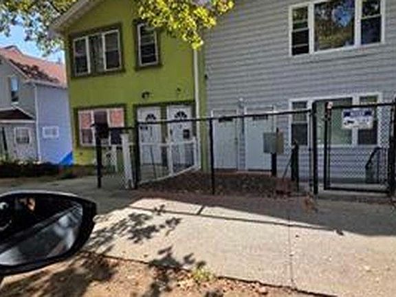 3rd image of 9904 Glenwood Rd