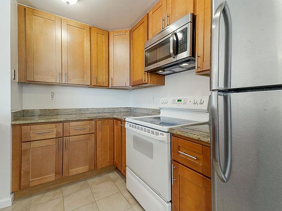 5th image of 2711 Octavia St APT 201
