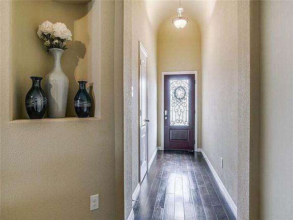 3rd image of 1607 Midlake Dr
