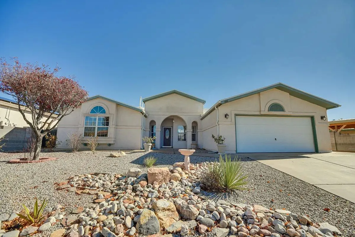 Augusta Hills Dr NE, Rio Rancho — Photo 1