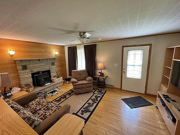 5th image of 28436 Seneca Trl