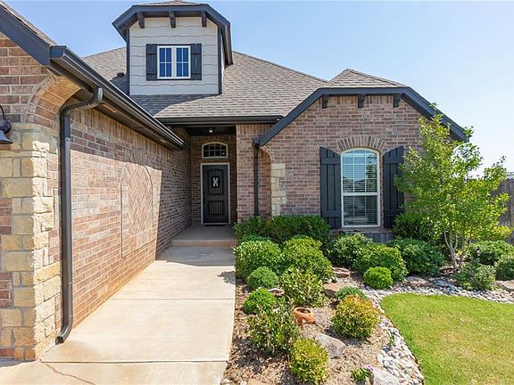 3rd image of 3316 River Birch Ln
