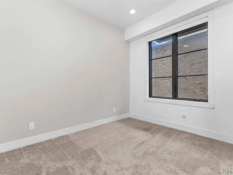 262 Mack Ave #1 — Photo 35