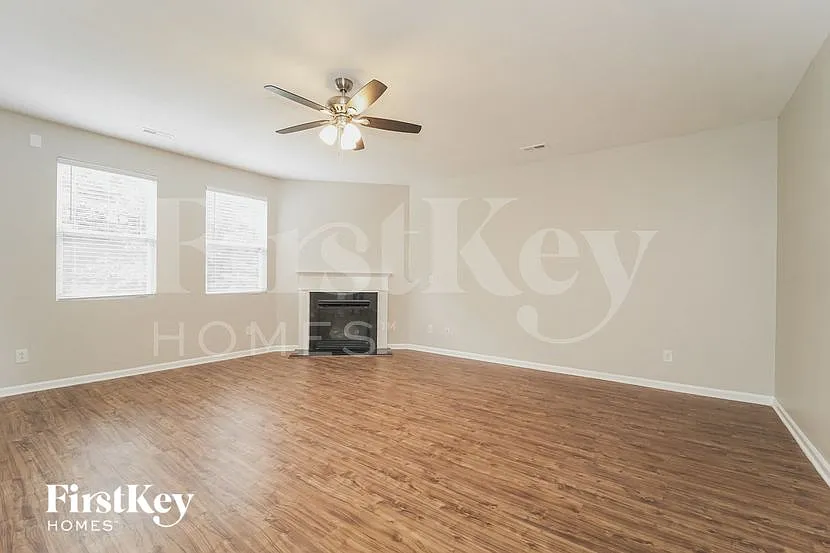 4 bed, 2.5 bath, 3255 sqft, $3,480 — Photo 4