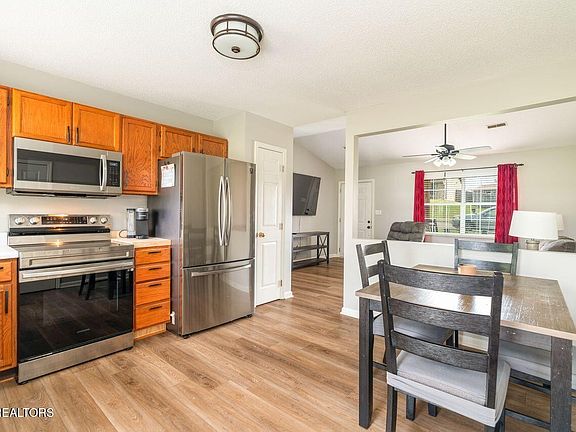 3rd image of 5557 Elaine Ln