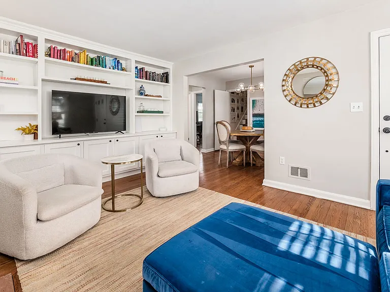 2048 Jervis Rd — Photo 5