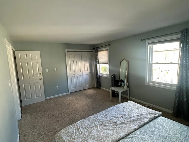 1304 Irving Rd — Photo 2