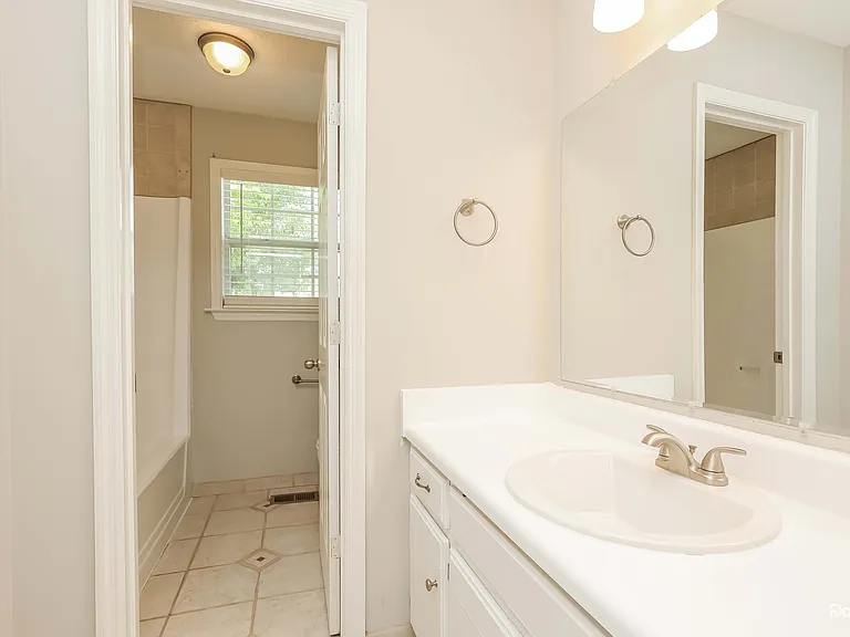 108 Wortham Ct — Photo 12