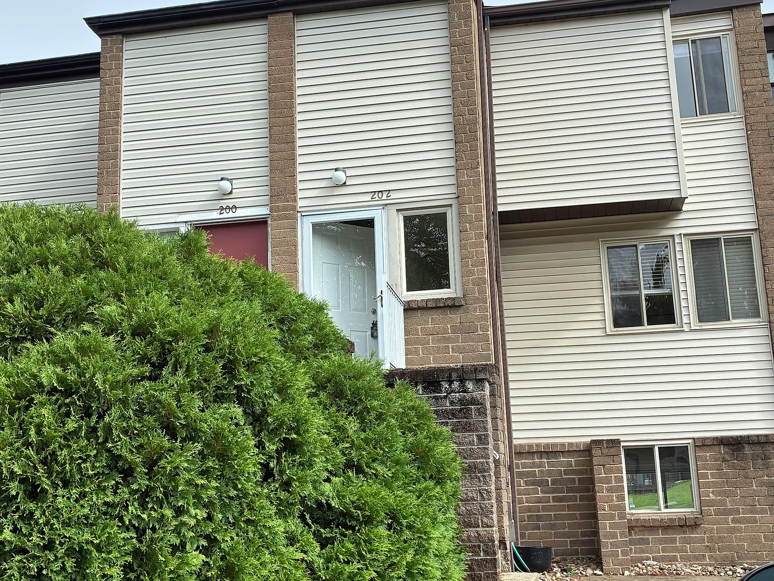 2 bed, 1.5 bath, $1,200 — Photo 2