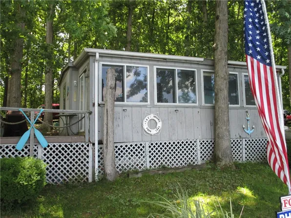 9 Kestrail Loop, Tower Hill, IL 62571