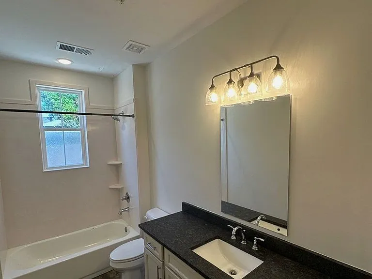 Overton Square Flat Now Available for lease @ 78 N. Rembert! — Photo 6