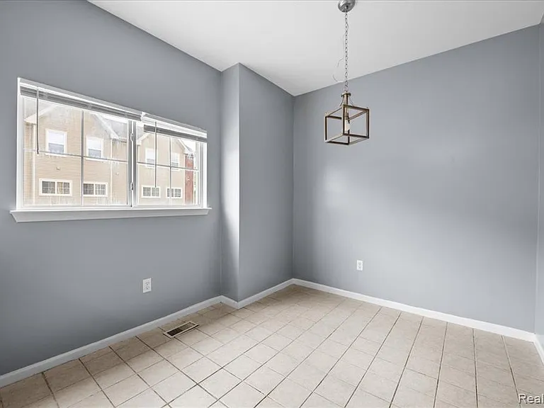22684 Goddard Rd — Photo 9
