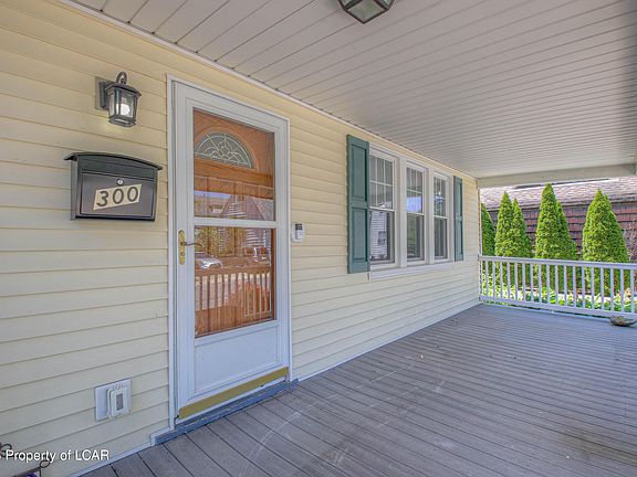 4th image of 300 Colonial Gdns