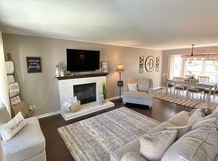 1079 Johanna Dr, Ballwin, MO 63021