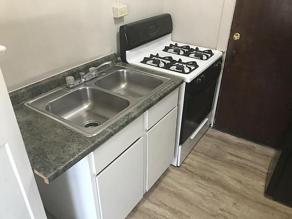 4th image of 1419 Roycroft Ave APT 03