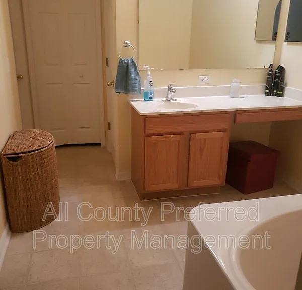 1149 Macon Dr — Photo 10