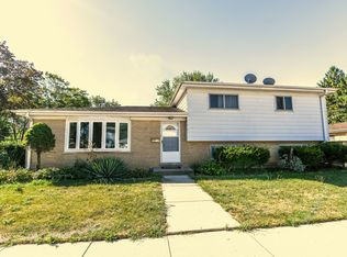 1704 Illinois St N, Des Plaines, IL 60018