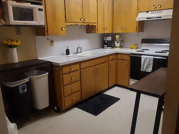 4th image of 1021 E Blaine Ave