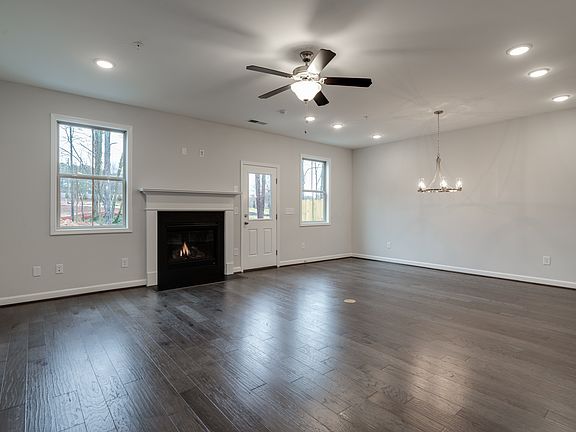 4th image of 1095 Lawanna Dr