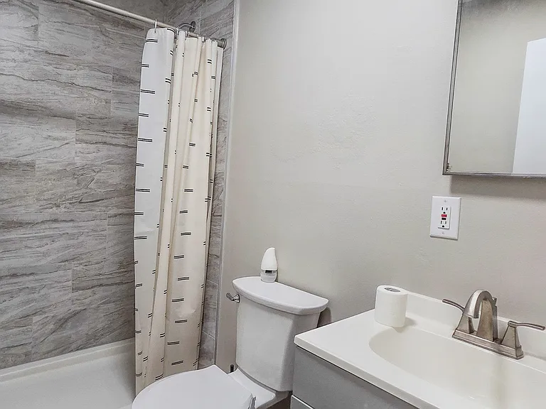 707 Dent St — Photo 9