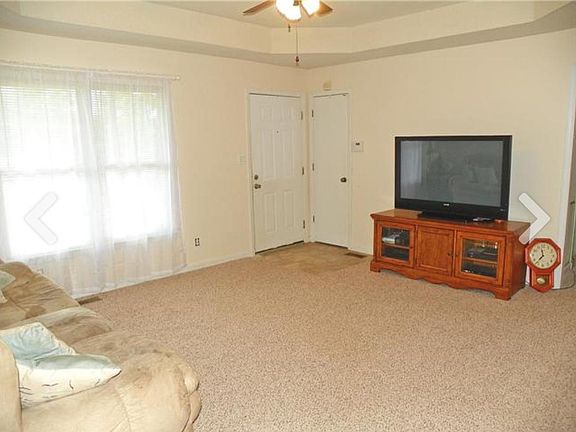 4th image of 219 Cinderella Ln