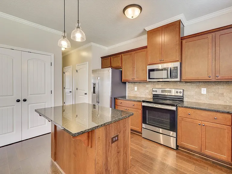 127 Radcliff Dr — Photo 19