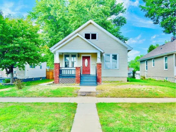 1513 8th St, Highland, IL 62249