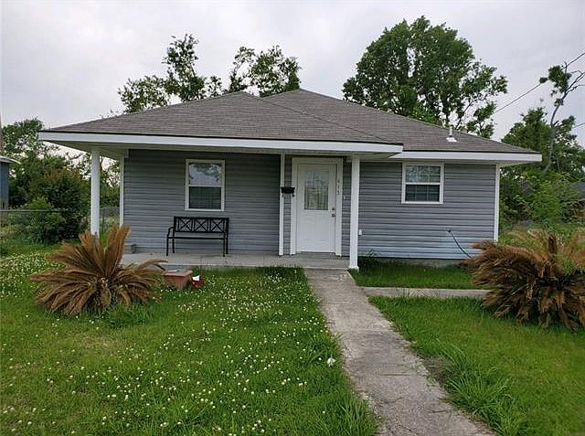 1st image of 413 N Goos Blvd