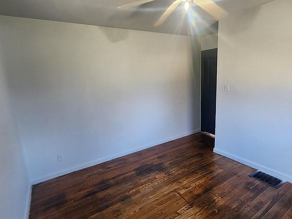 3rd image of 230 Kentucky Ave