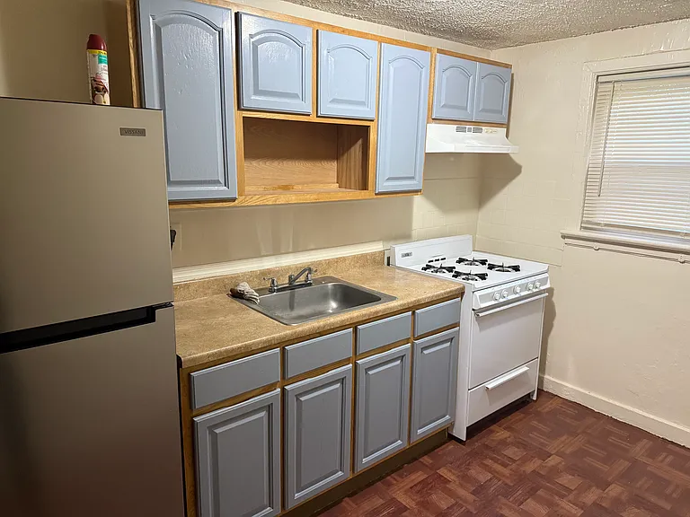 1139 Empire Ave #B — Photo 4