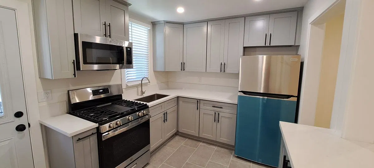 2 bed, 1.0 bath, 850 sqft, $2,325 — Photo 1