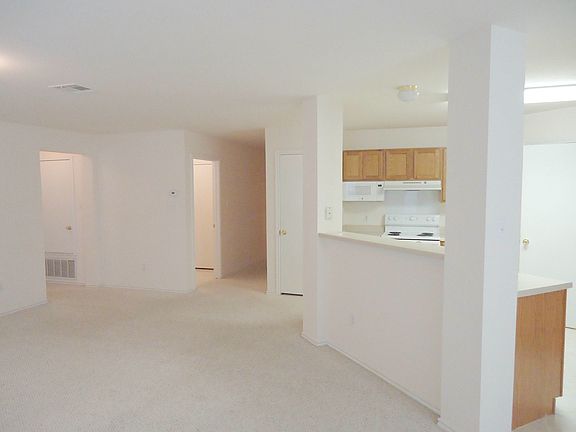 5th image of 116 Sylvan St
