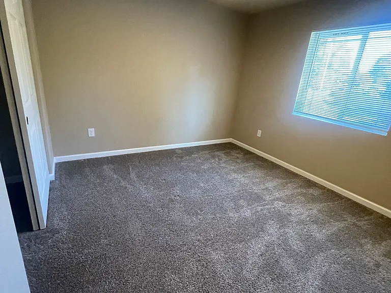 672 Hansen St SE #A — Photo 12