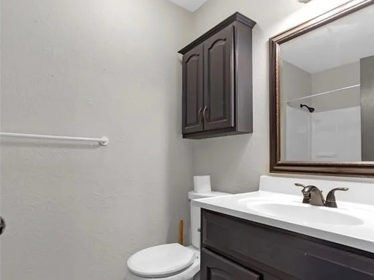 1108 W Fredericksburg St — Photo 15
