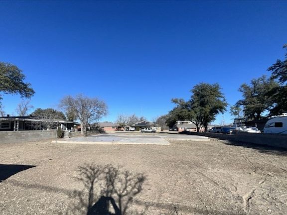 3rd image of 809 Sinclair Ave