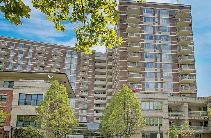 1st image of 1515 S Prairie Ave Unit 810