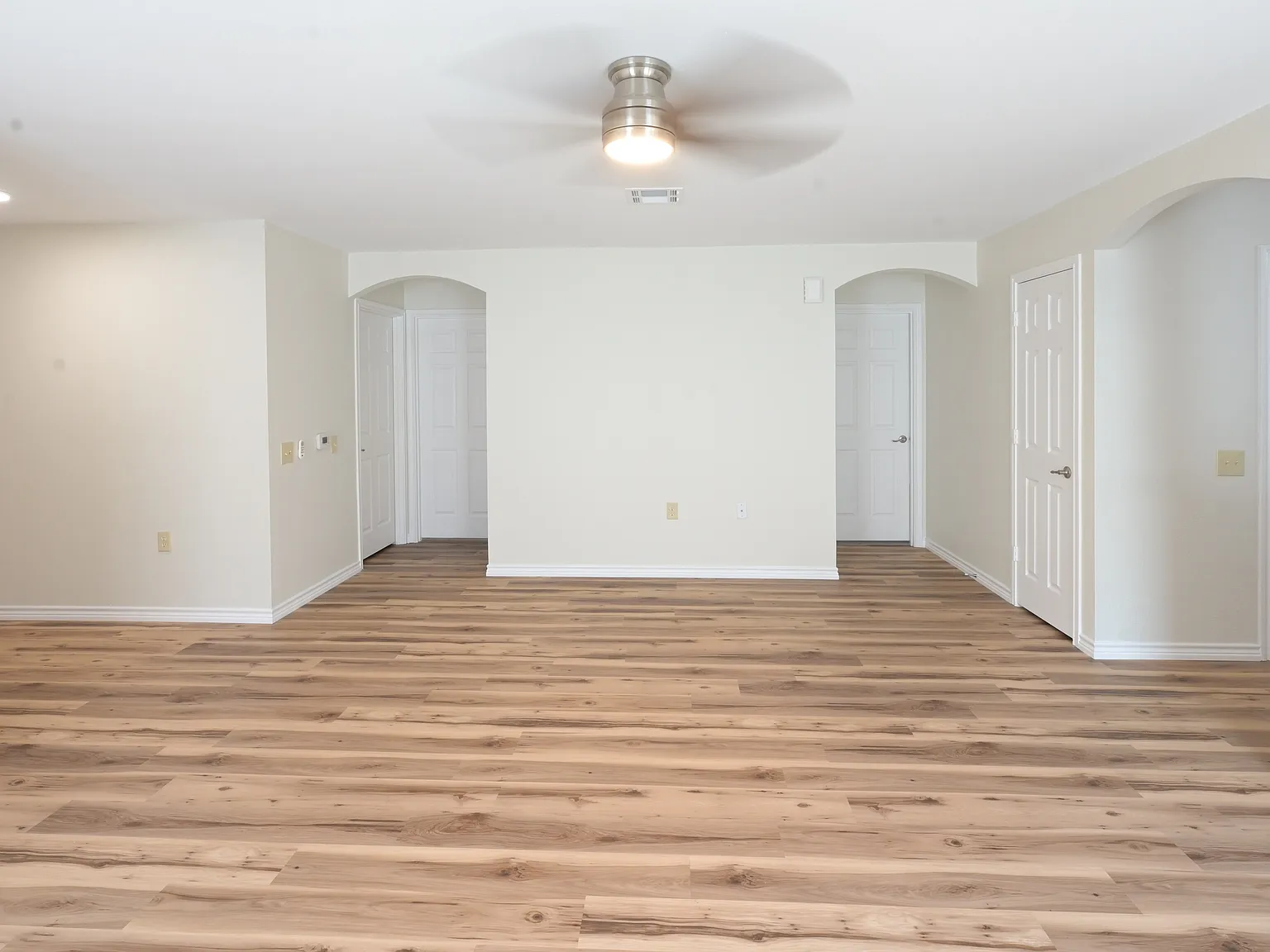 3 bed, 1194 sqft, $1,800 — Photo 3