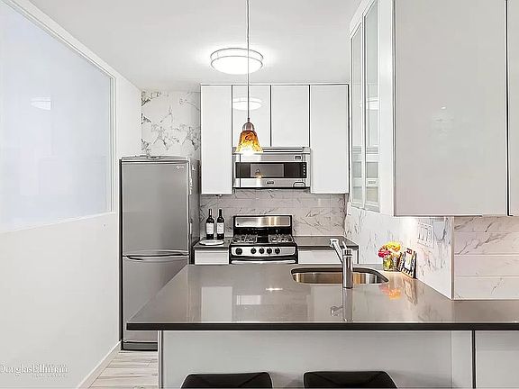 4th image of 301 E 63rd St APT 9H