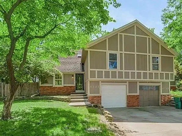 6141 Newton St, Overland Park, KS 66202