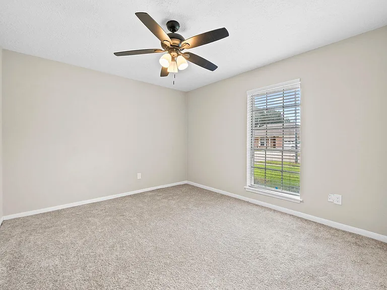 1923 Winding Creek Dr — Photo 21