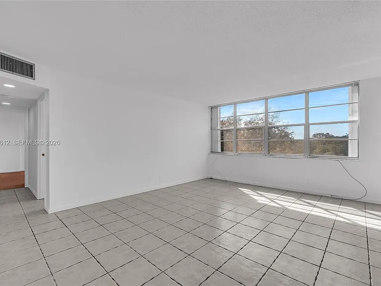 2781 Taft St #303 — Photo 10