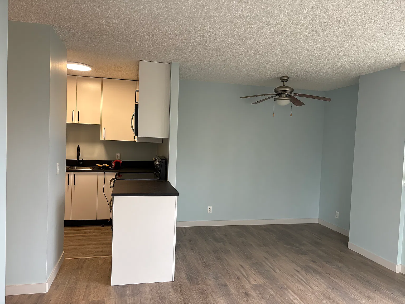 2 bed, 1.5 bath, 890 sqft, $2,650 — Photo 4
