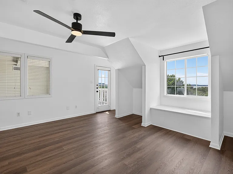 1810 Mesa Oaks Cir — Photo 24