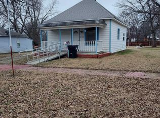 215 New Jersey Ave, Holton, KS 66436