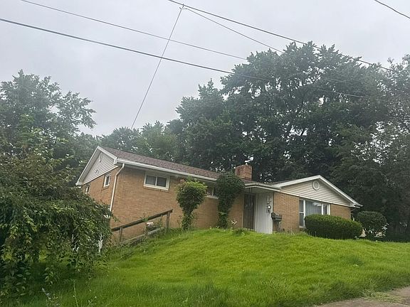3rd image of 2505 4th St NE