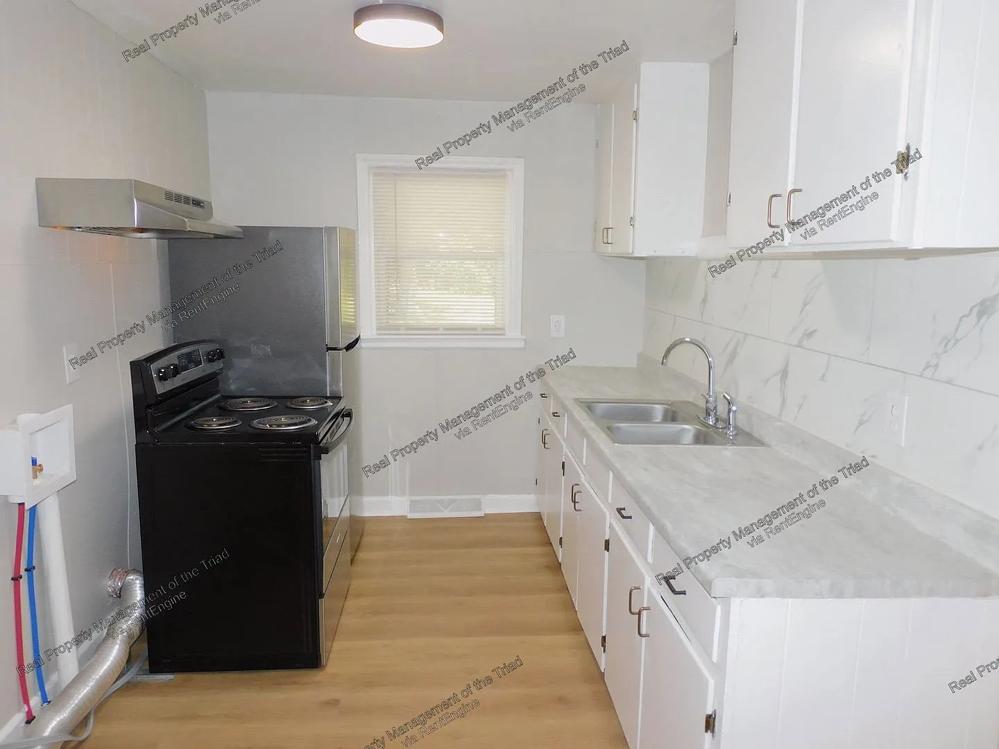 3 bed, 1.0 bath, 896 sqft, $1,225 — Photo 3