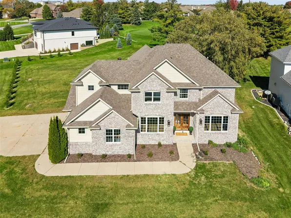 5583 Beechwood Ter, West Des Moines, IA 50266