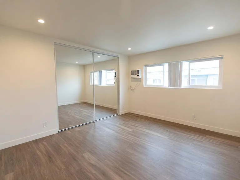 12750 Caswell Ave — Photo 6