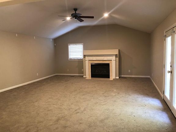 5th image of 4046 Shady Lane Dr SE