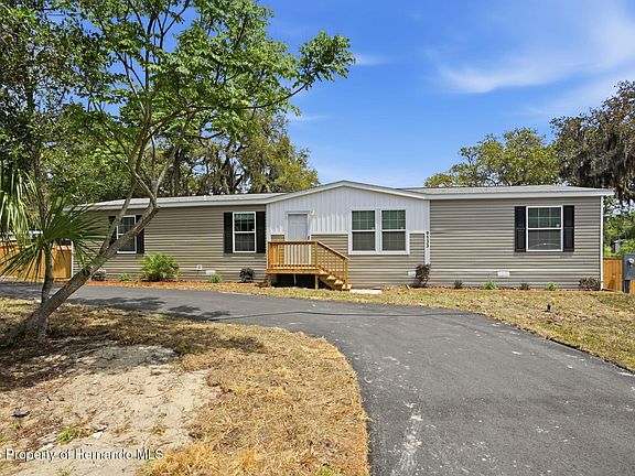 2nd image of 9533 Round Lake Rd